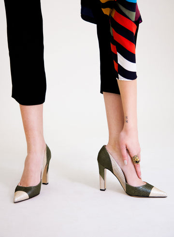 Olive and white coloured sustainable Pumps by ALINASCHUERFELD