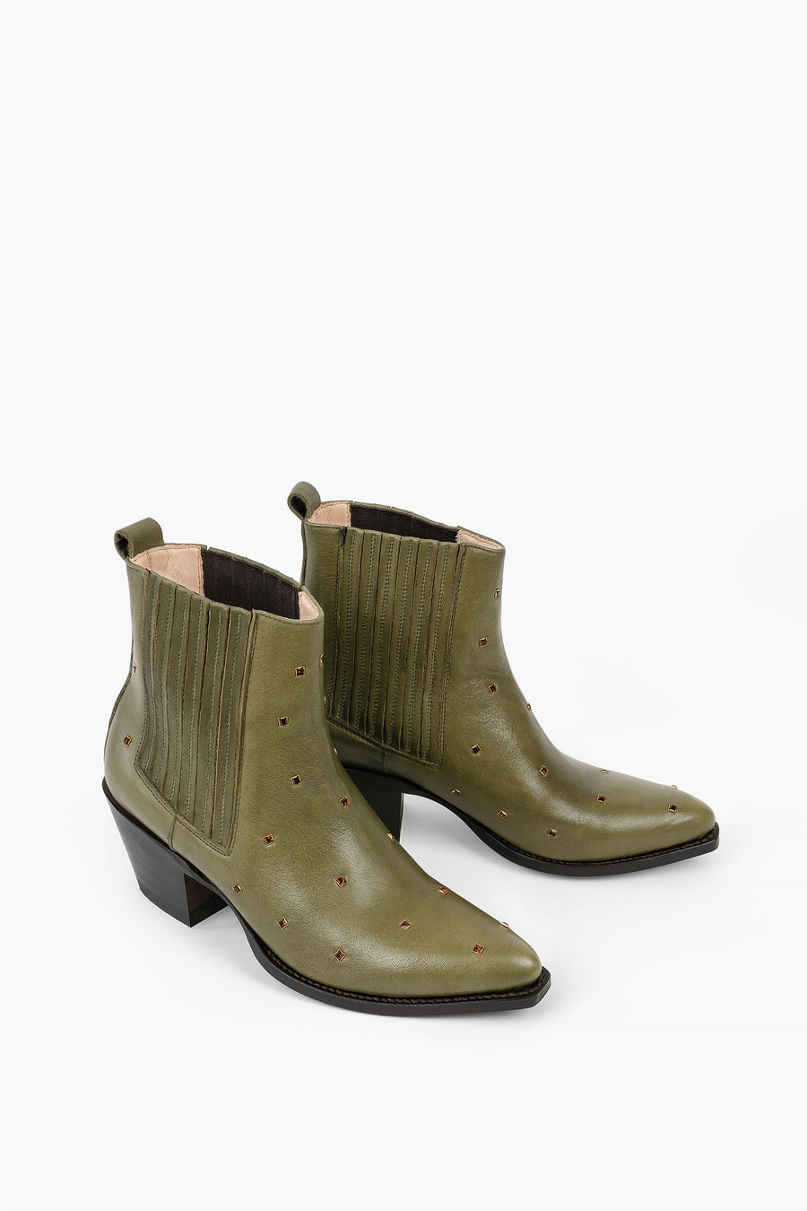 Sustainable, goodyear-welted boots made in Spain. 