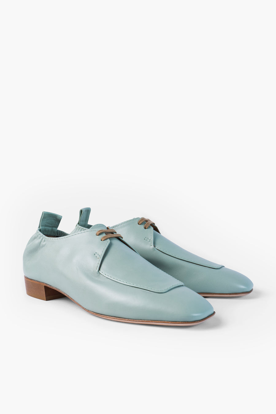 Sustainable, mint coloured Teda shoe, locally produced in Hamburg. Made from metal-free leather. Made in Germany by Alina Schürfeld.
