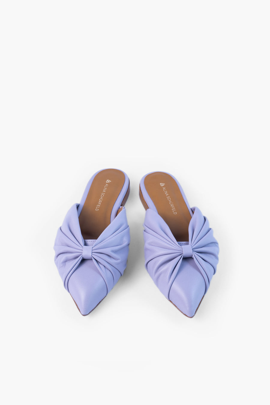 Sustainable, lilac coloured TILDA slippers with plissee, locally produced in Hamburg. Made from metal-free leather. Made in Germany by Alina Schürfeld. 