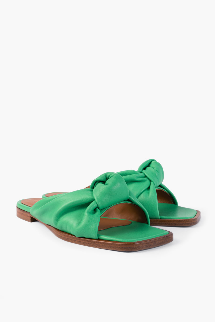  Sustainable, green coloured Tilly sandals locally produced in Hamburg. Made from metal-free leather. Made in Germany by Alina Schürfeld.