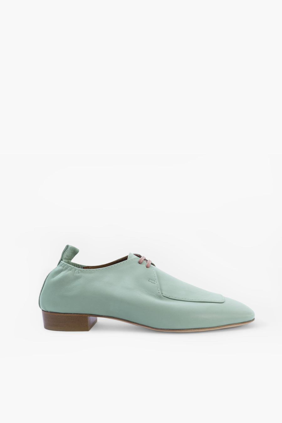 Made in Germany: Soft, lightweight mint-coloured shoe locally produced in Hamburg. Ideal for comfortable and stylish everyday wear. Designed and produced in Germany by Alina Schürfeld.