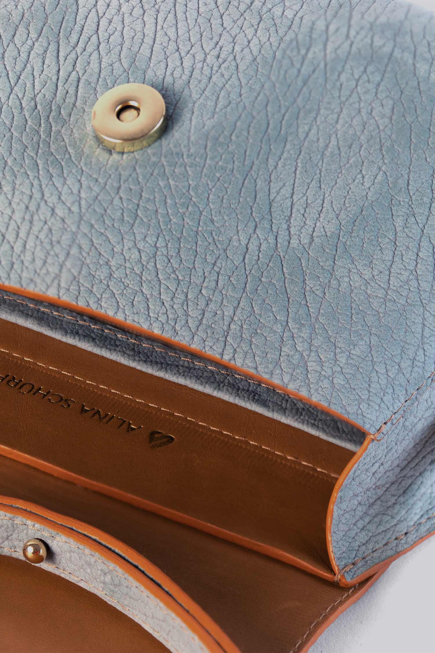 Sustainable TISA Bag - Handcrafted from vegetable-tanned leather, minimalist design, Made in Hamburg, Germany by Alina Schürfeld.