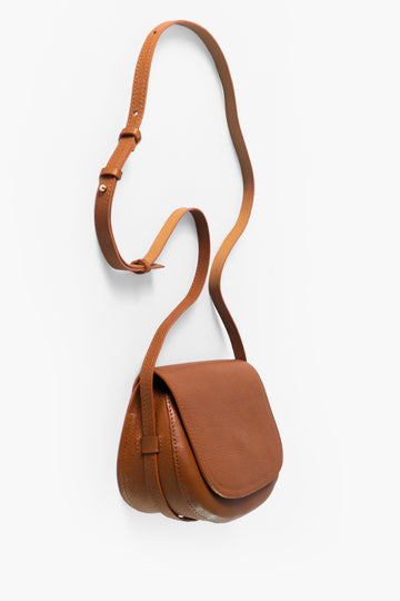 The Tisa bag - Made in Germany by Alina Schürfeld. Carefully crafted from luxury-grade, vegetable tanned leather.
