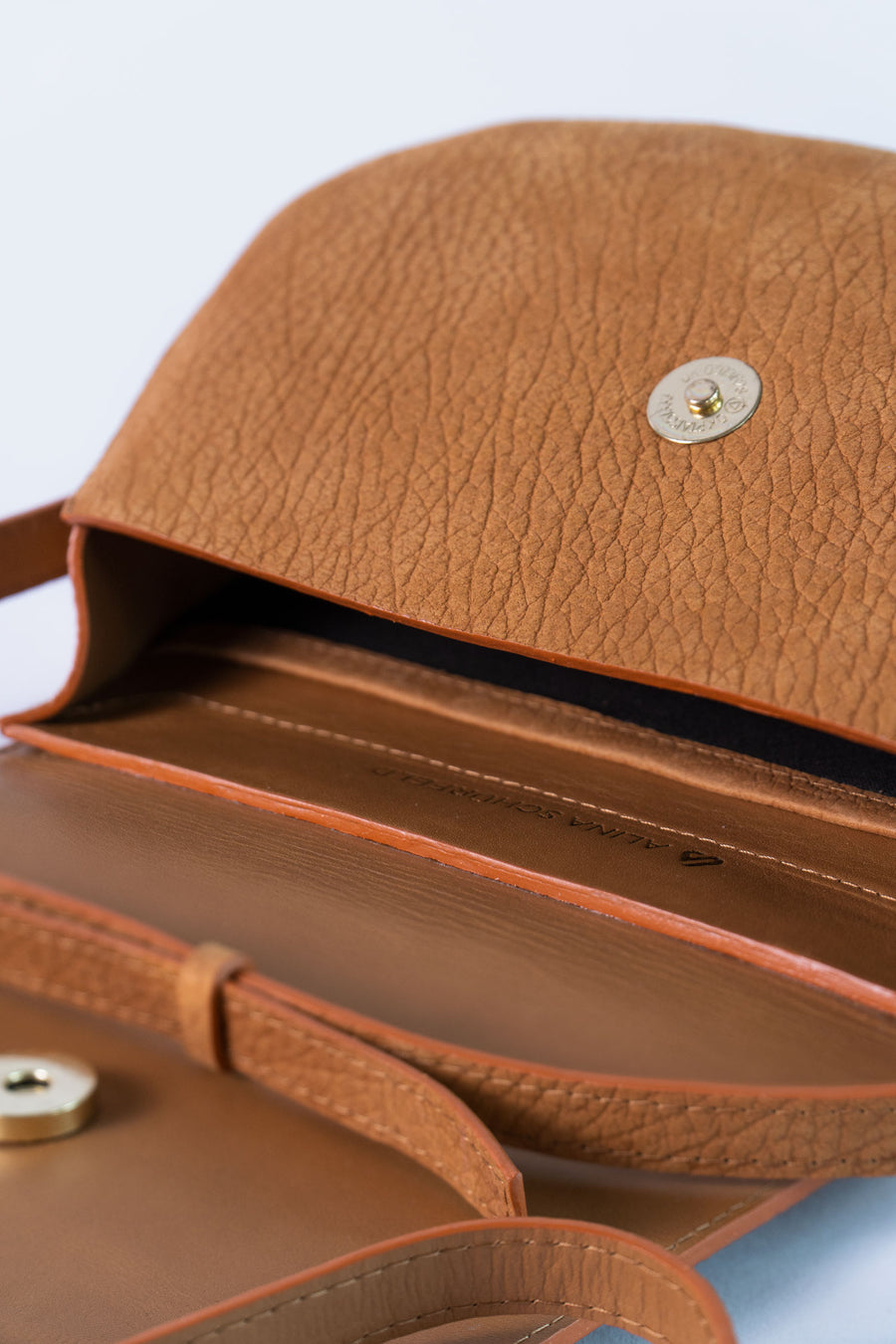 The Tisa bag - Made in Germany by Alina Schürfeld. Carefully crafted from luxury-grade, vegetable tanned leather.