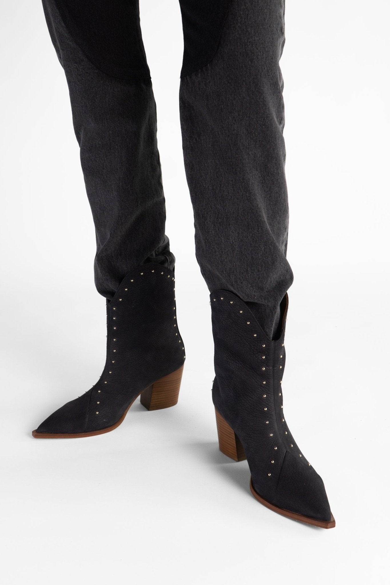 Sustainable QUINCY 75 Ankle Boots in black - Handcrafted vegetable-tanned leather, made in Hamburg, Germany by ALINA SCHÜRFELD