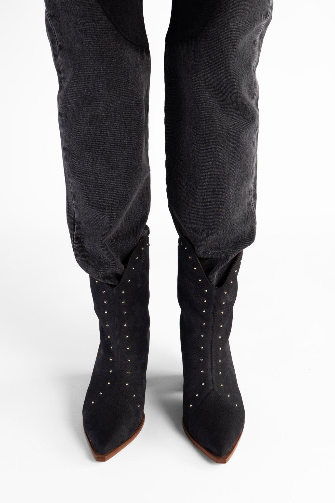 Sustainable QUINCY 75 Ankle Boots in black - Handcrafted vegetable-tanned leather, made in Hamburg, Germany by ALINA SCHÜRFELD