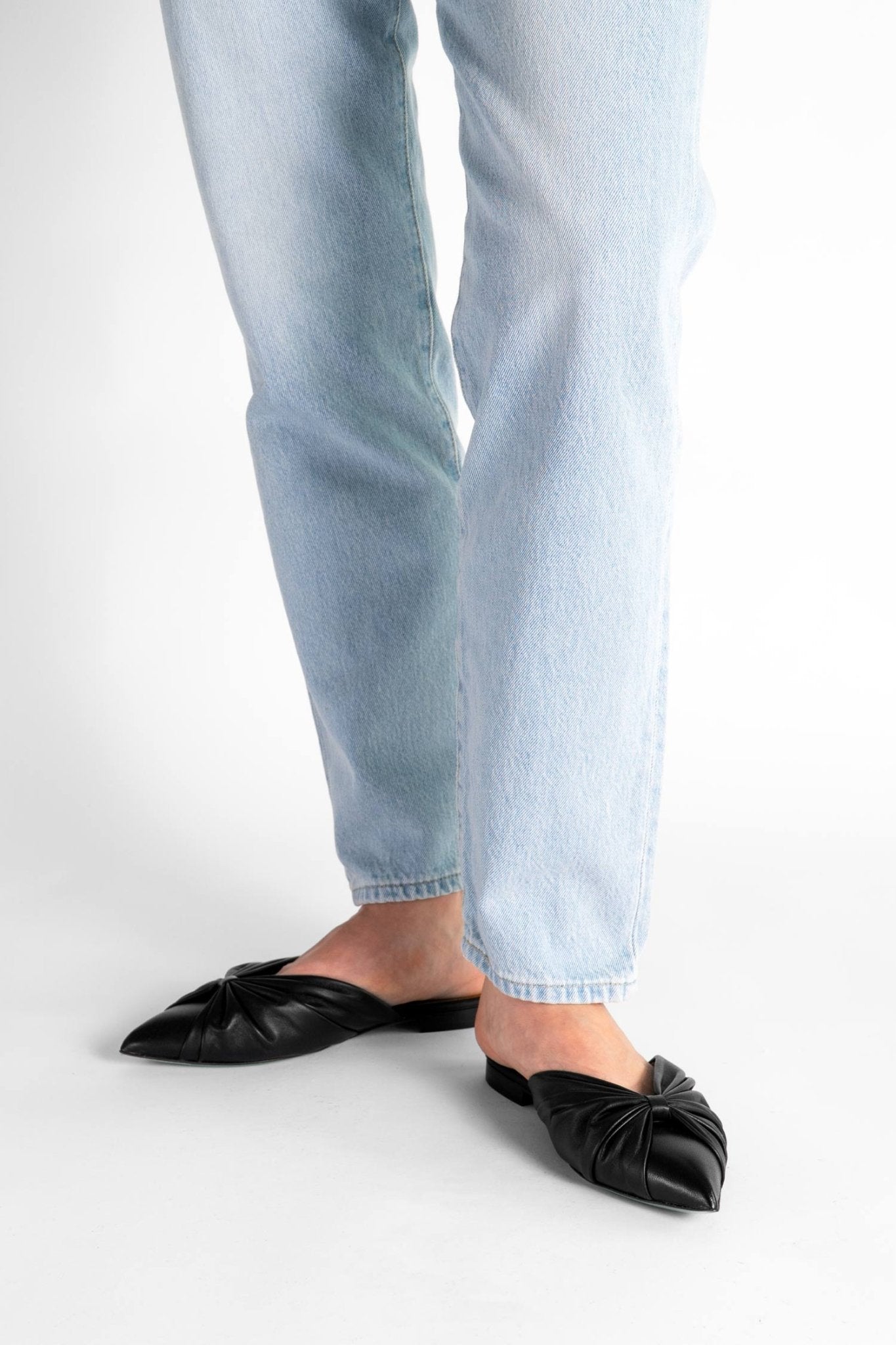 TILDA Plissee Slippers | Black Like Liquorice - Alina Schürfeld