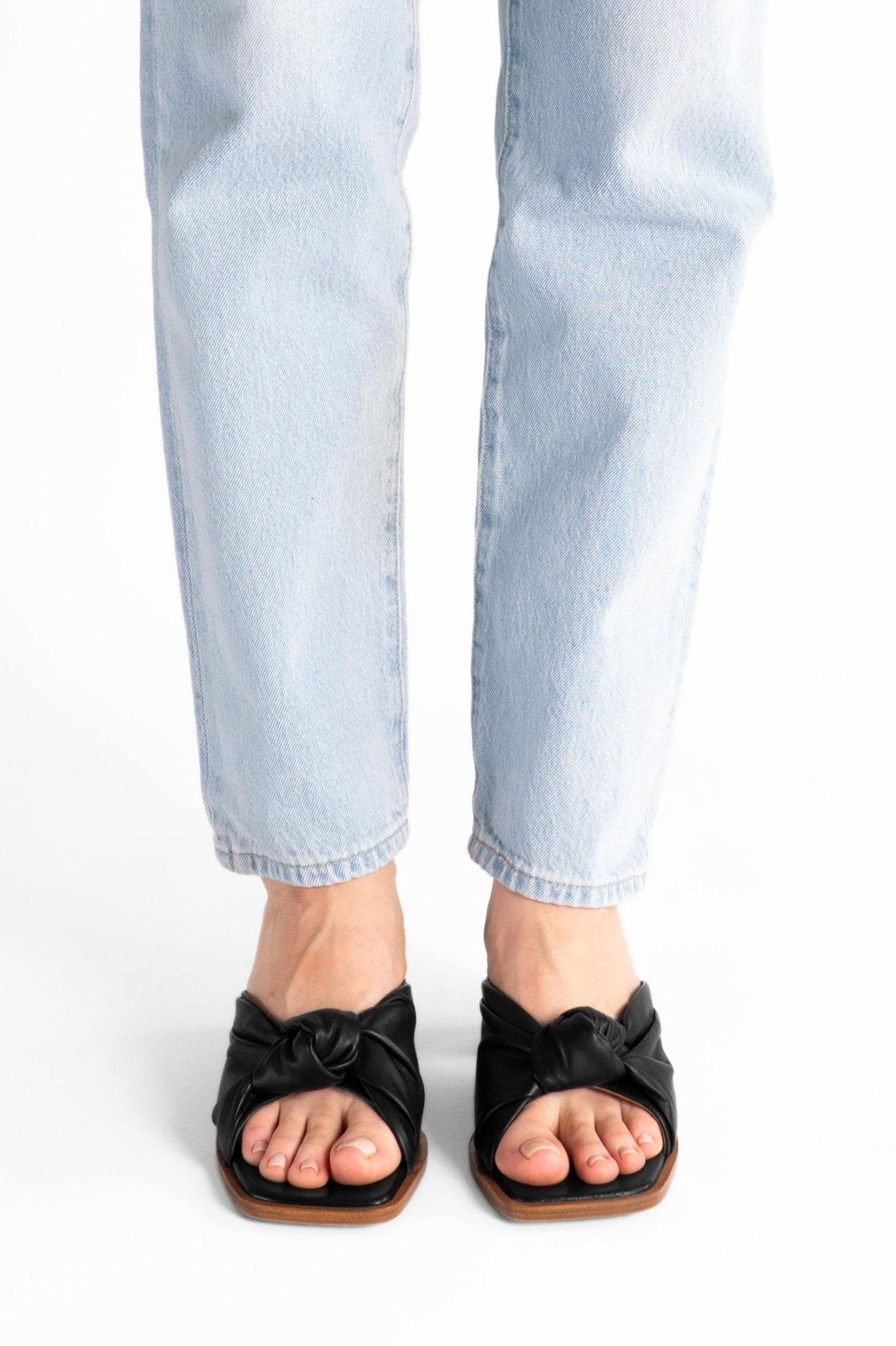 TILLY 55 Sandals with knot | Black Like Liquorice - ALINASCHUERFELD