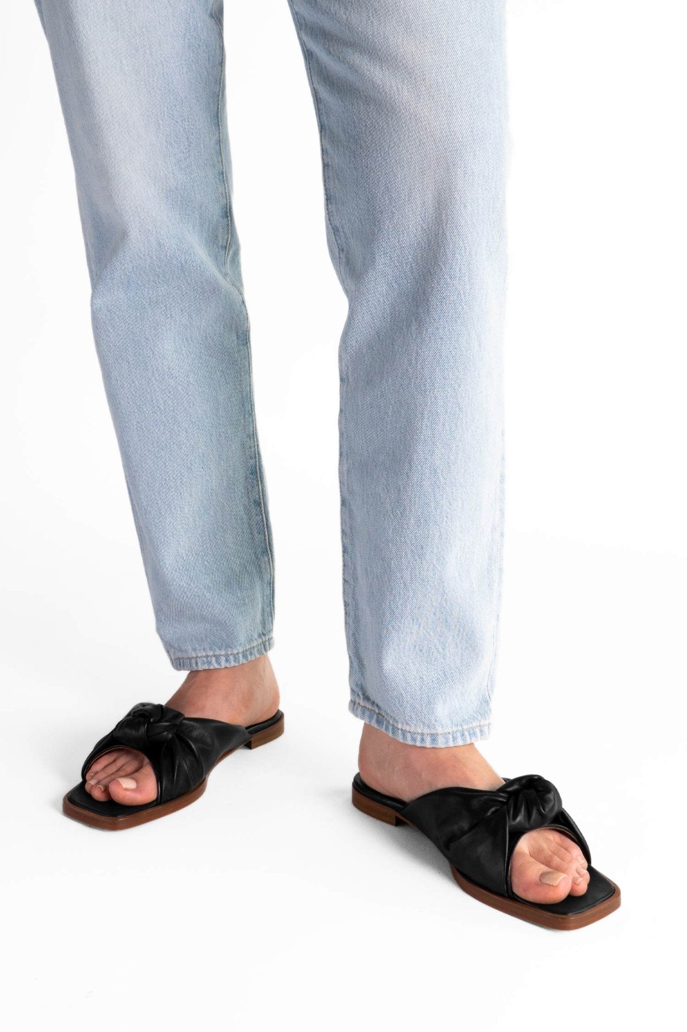 TILLY Sandals with knot | Black like Liquorice - Alina Schürfeld