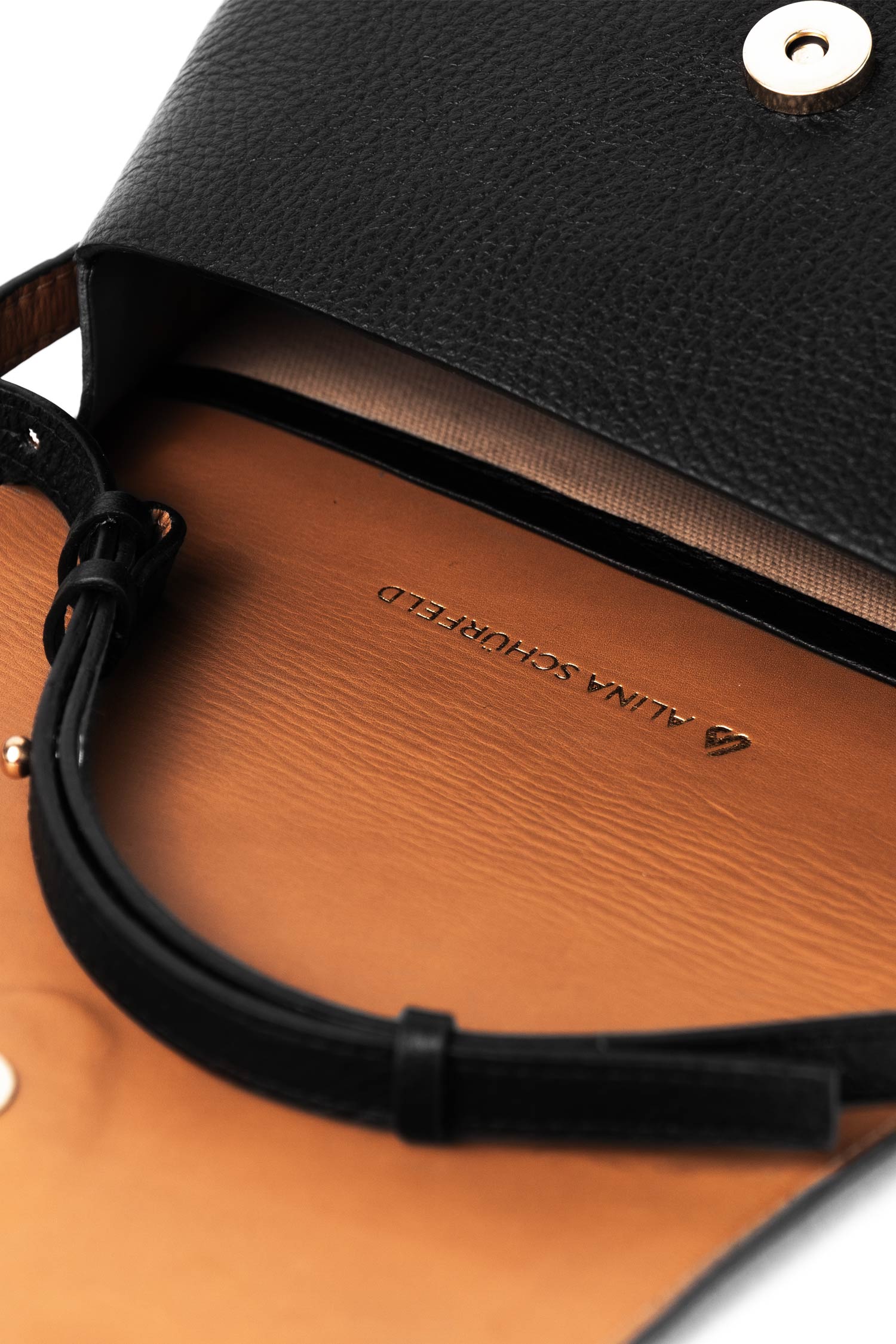 Sustainable TISA Bag - Handcrafted from vegetable-tanned leather, minimalist design, Made in Hamburg, Germany by Alina Schürfeld.