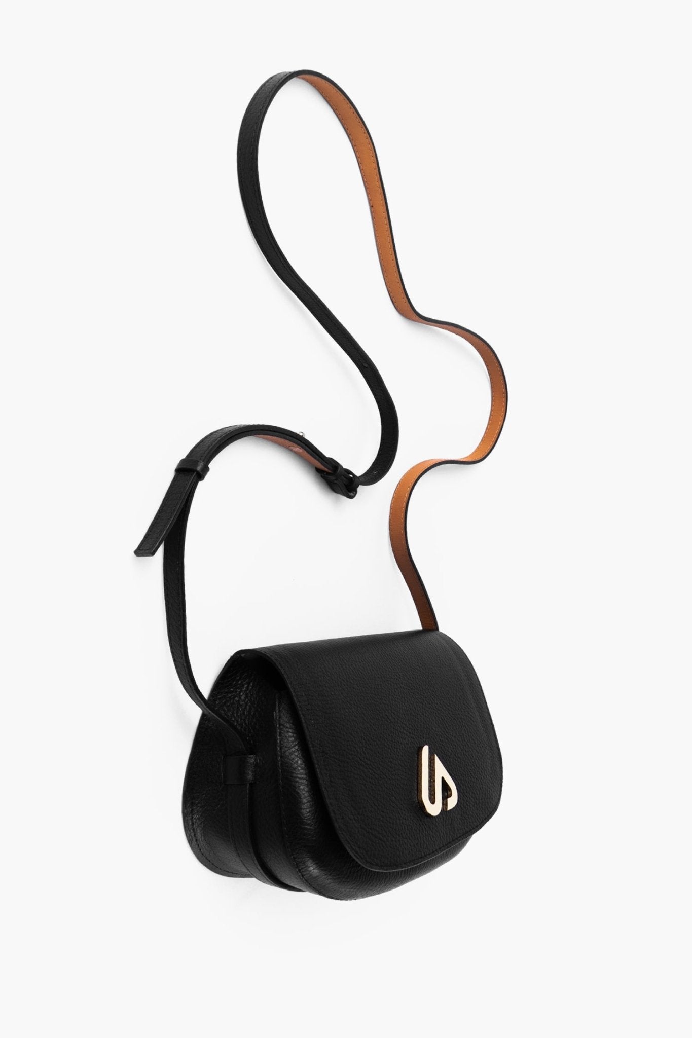 Sustainable TISA Bag - Handcrafted from vegetable-tanned leather, minimalist design, Made in Hamburg, Germany by Alina Schürfeld.