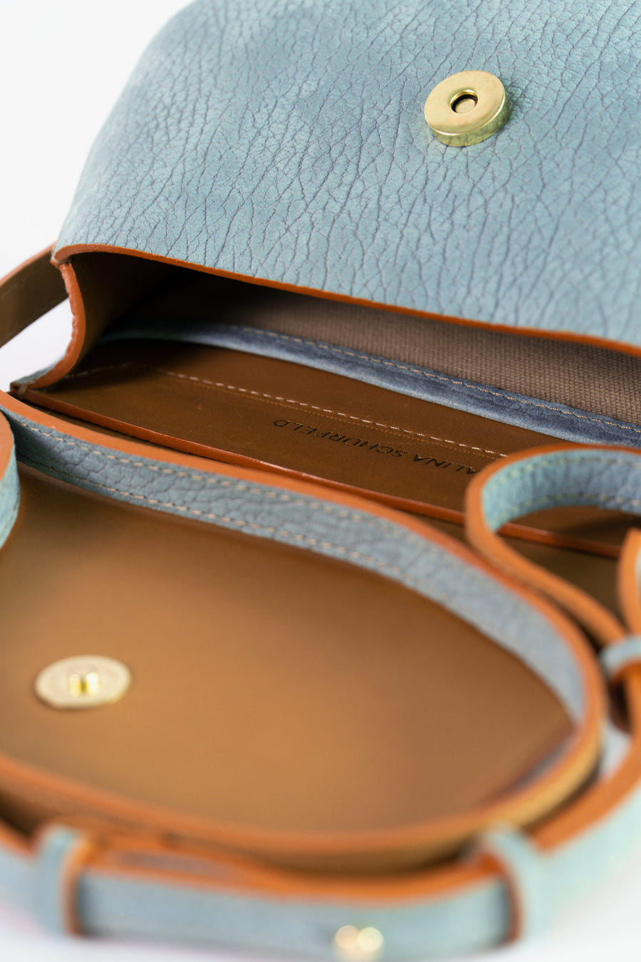 The Tisa bag - Made in Germany by Alina Schürfeld. Carefully crafted from luxury-grade, vegetable tanned leather.
