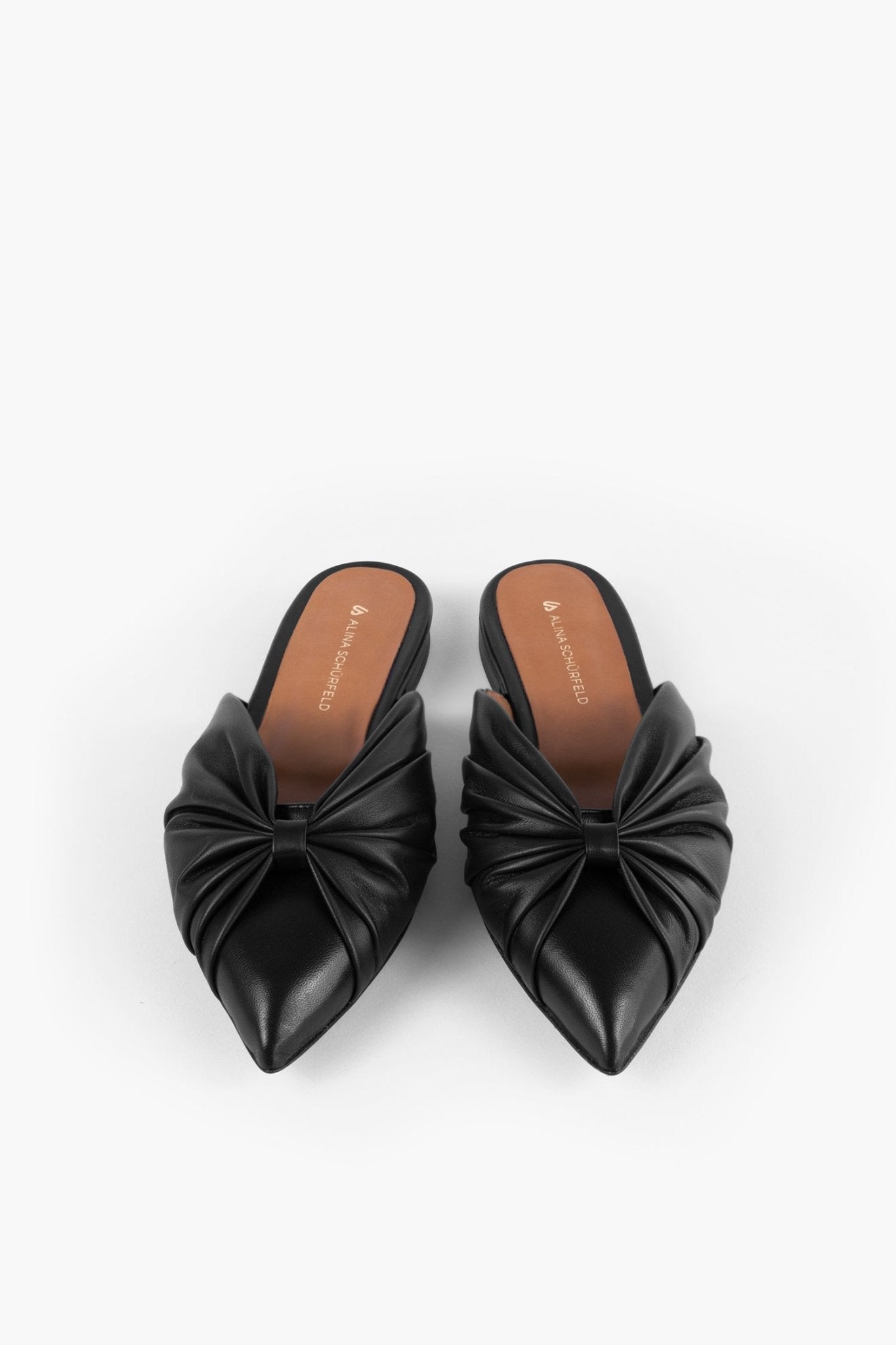 TILDA Plissee Slippers | Black Like Liquorice - Alina Schürfeld
