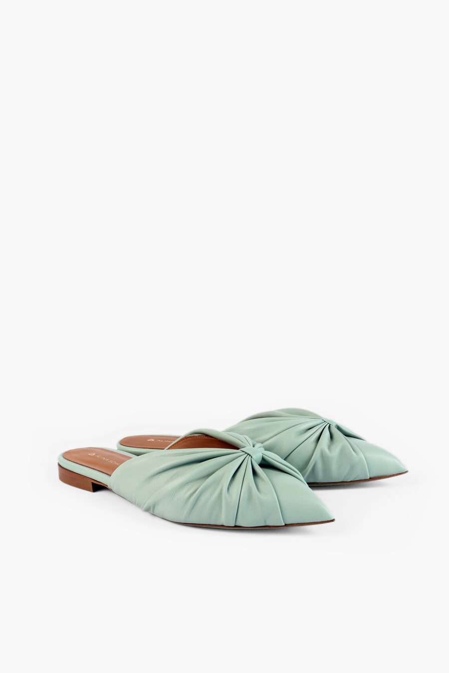 Made in Germany: Plissee slippers made from metal-free leather, locally produced in Hamburg. It exudes a strong feminine yet modern line, perfectly suited for da-to-night wear. Designed and produced in Hamburg by Alina Schürfeld.