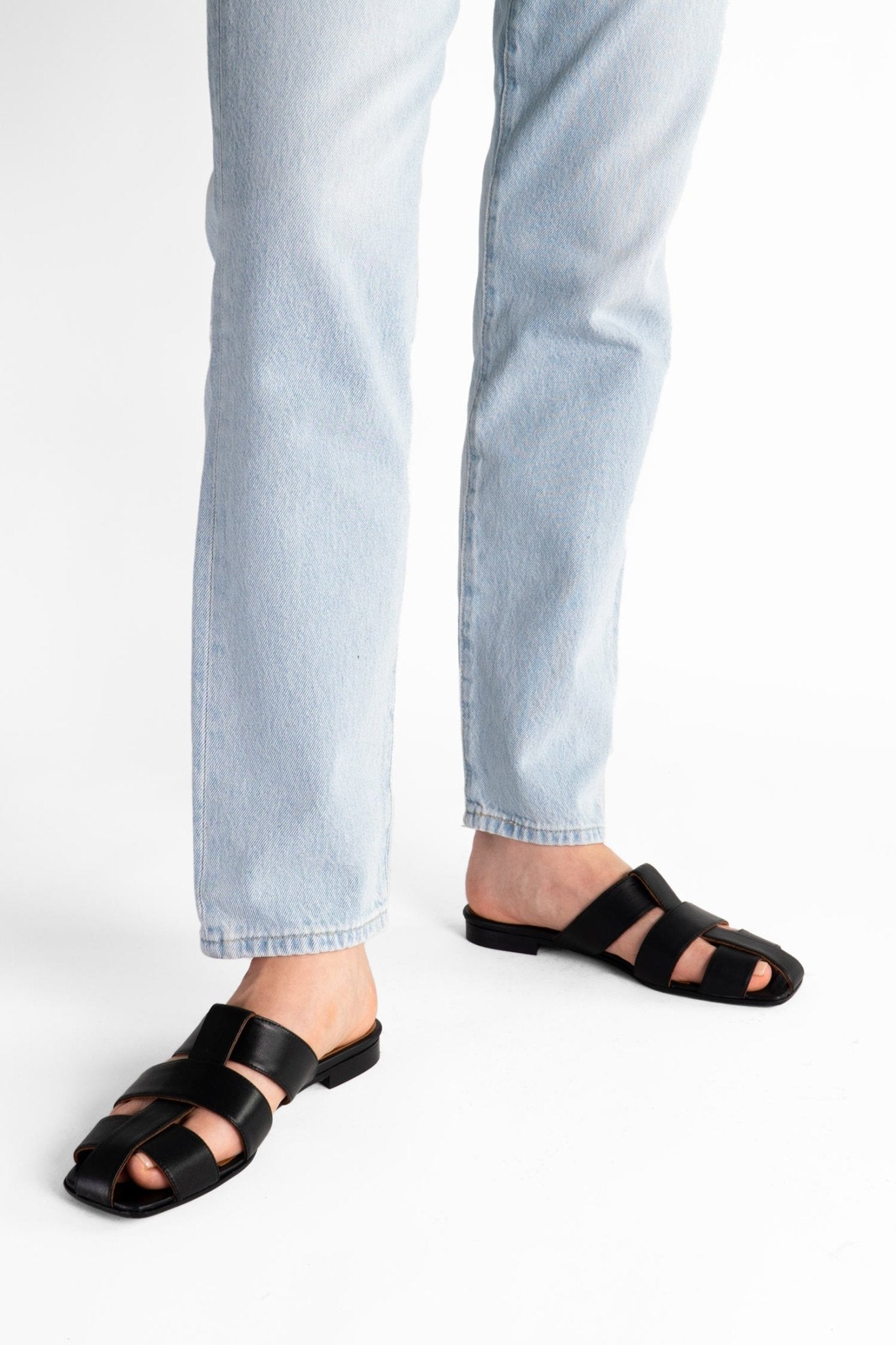 UDELE Sandals | Black Like Liquorice - ALINASCHUERFELD