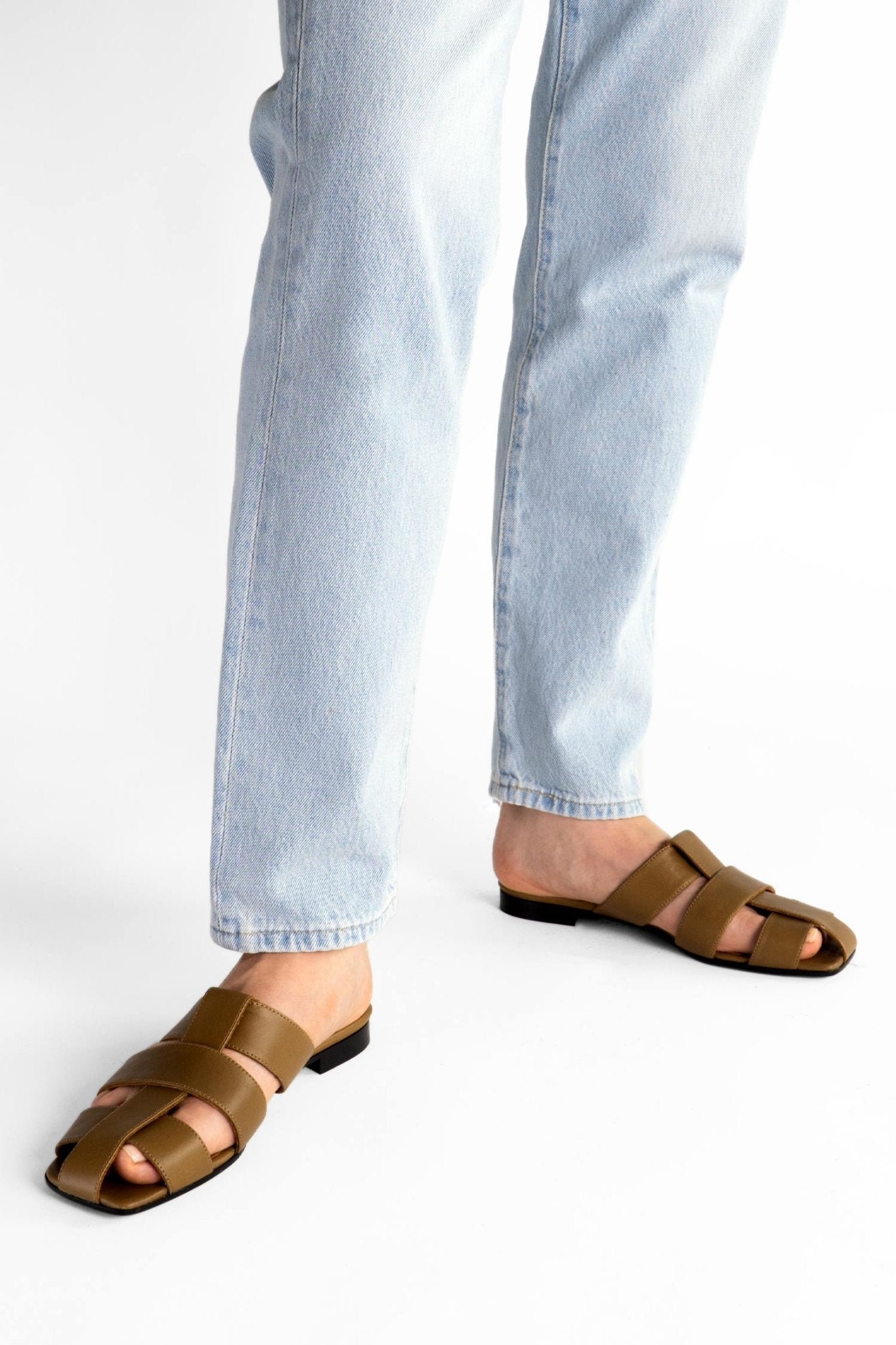 UDELE Sandals – Handcrafted from chrome-free leather, interwoven design, made in Germany by ALINA SCHÜRFELD