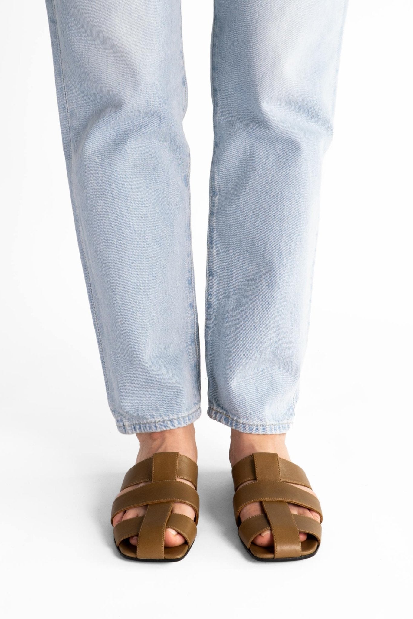 UDELE Sandals – Handcrafted from chrome-free leather, interwoven design, made in Germany by ALINA SCHÜRFELD