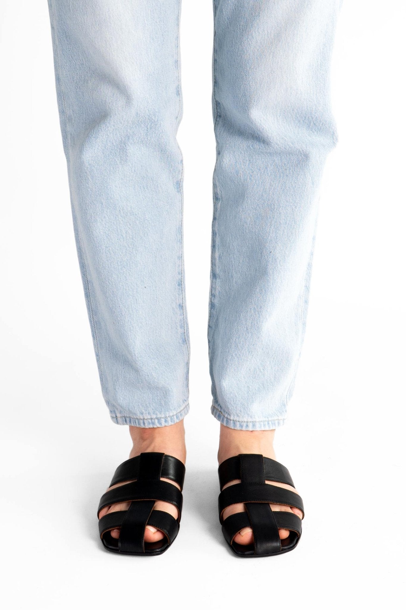 UDELE Sandals | Black Like Liquorice - ALINASCHUERFELD