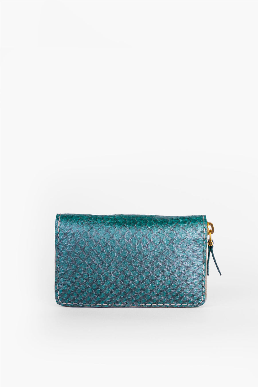 The URSULINA Wallet. Beautiful in style and in substance. Made in Germany from chrome-free tanned salmon leather. Produced locally in Hamburg by Alina Schürfeld. 