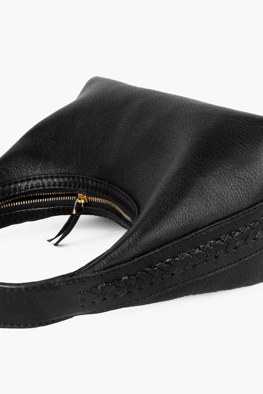 Elegant black, vegetable tanned leather bag, handcrafted with braided sides and refined zipper. Made in Germany by Alina Schürfeld. 