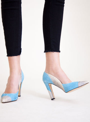 Blue and white coloured sustainable Pumps by ALINASCHUERFELD