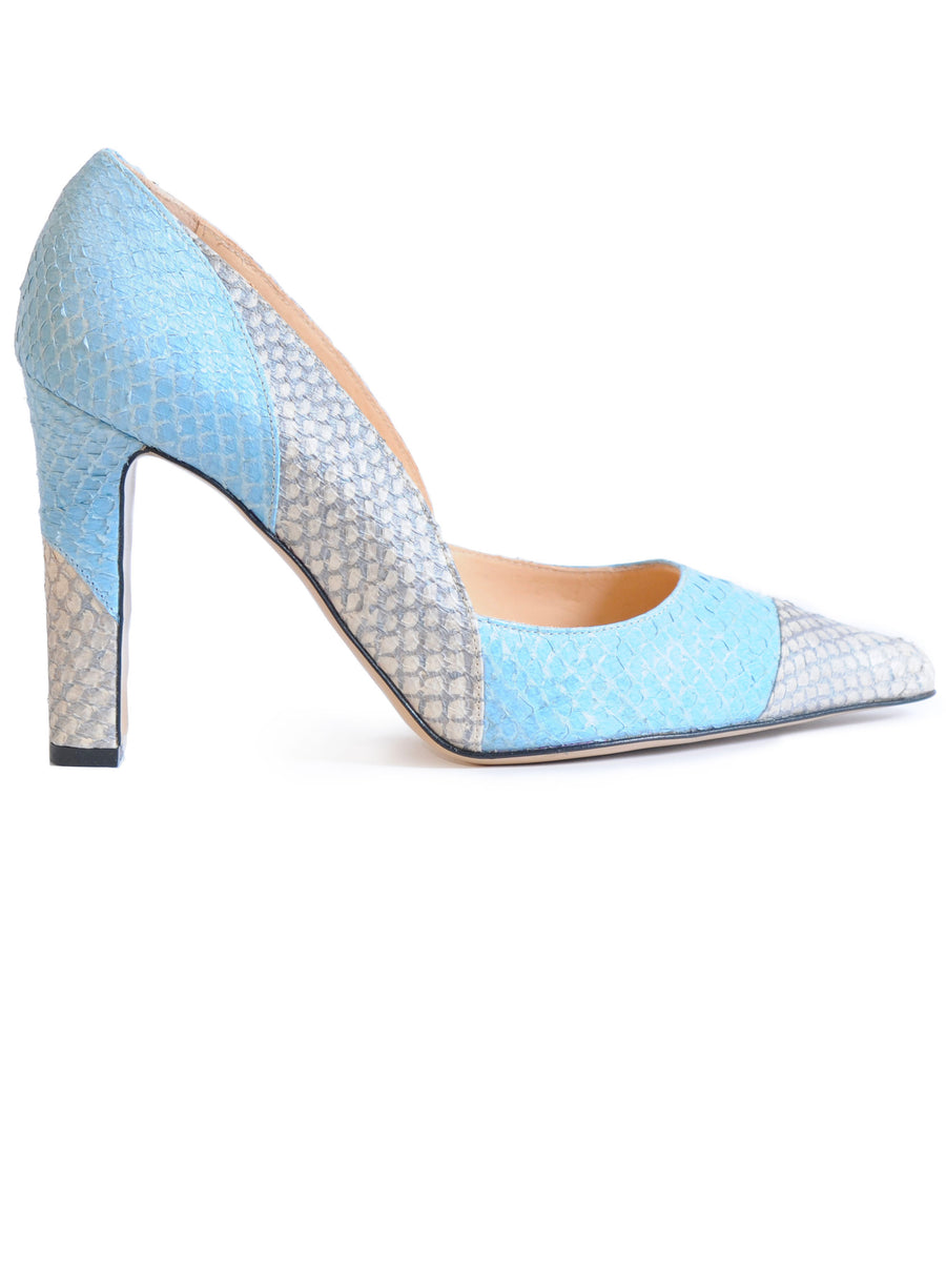 Blue and white coloured sustainable Pumps by ALINASCHUERFELD