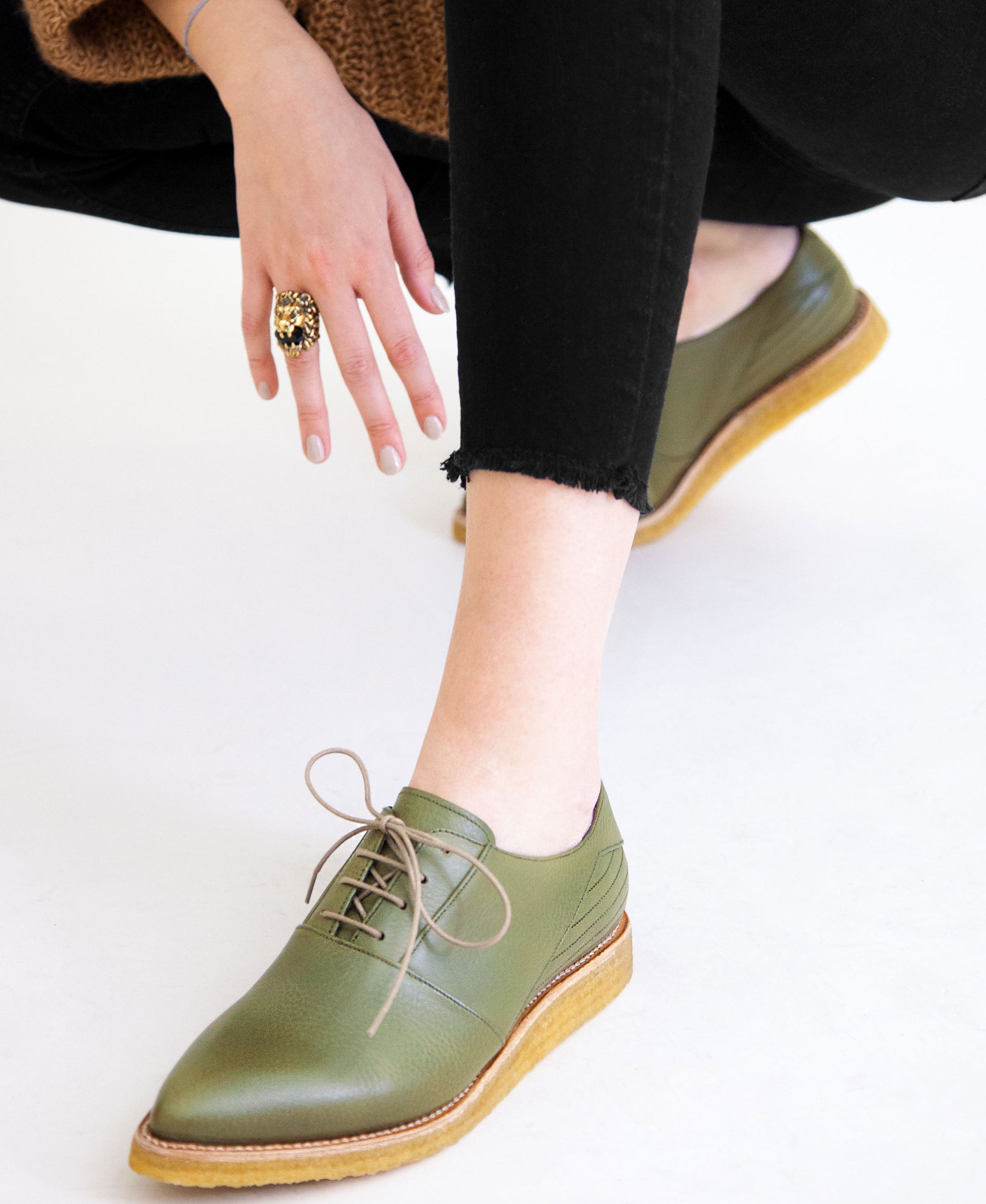 Women's crepe sole top shoes