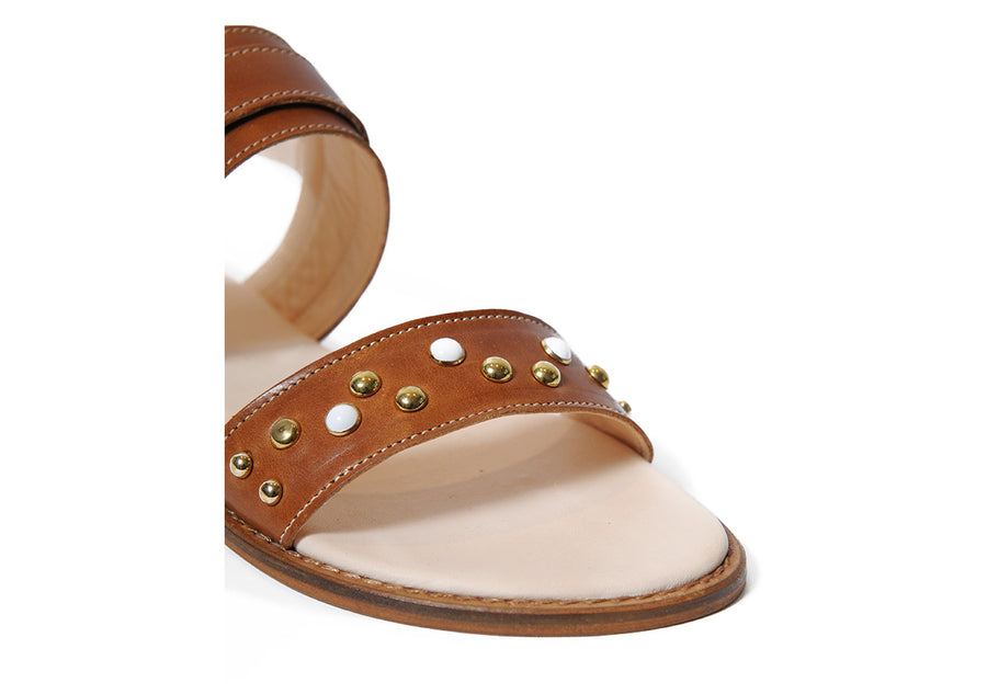 Sustainable, vegetable tanned leather Sandal in Caramel, made in Italy.
