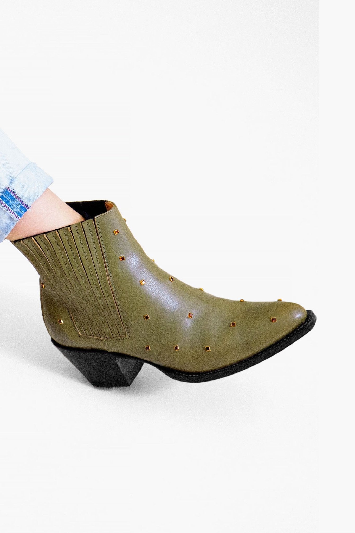 MEGGY - ALINASCHUERFELD