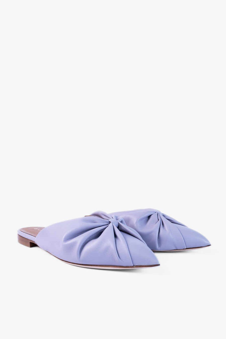 Sustainable, lilac coloured TILDA slippers with plissee, locally produced in Hamburg. Made from metal-free leather. Made in Germany by Alina Schürfeld.